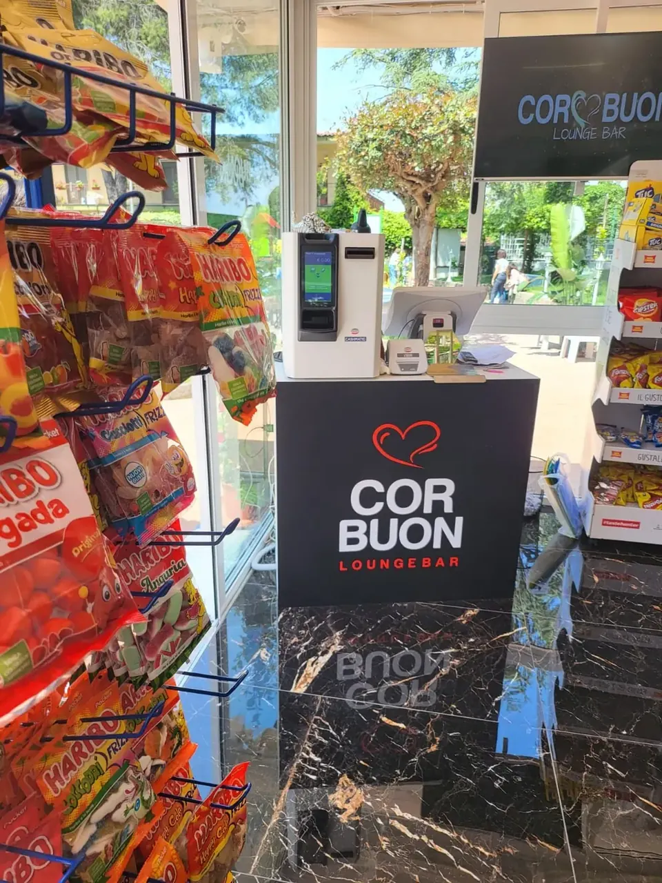 Monnayeur automatique dans une librairie-presse